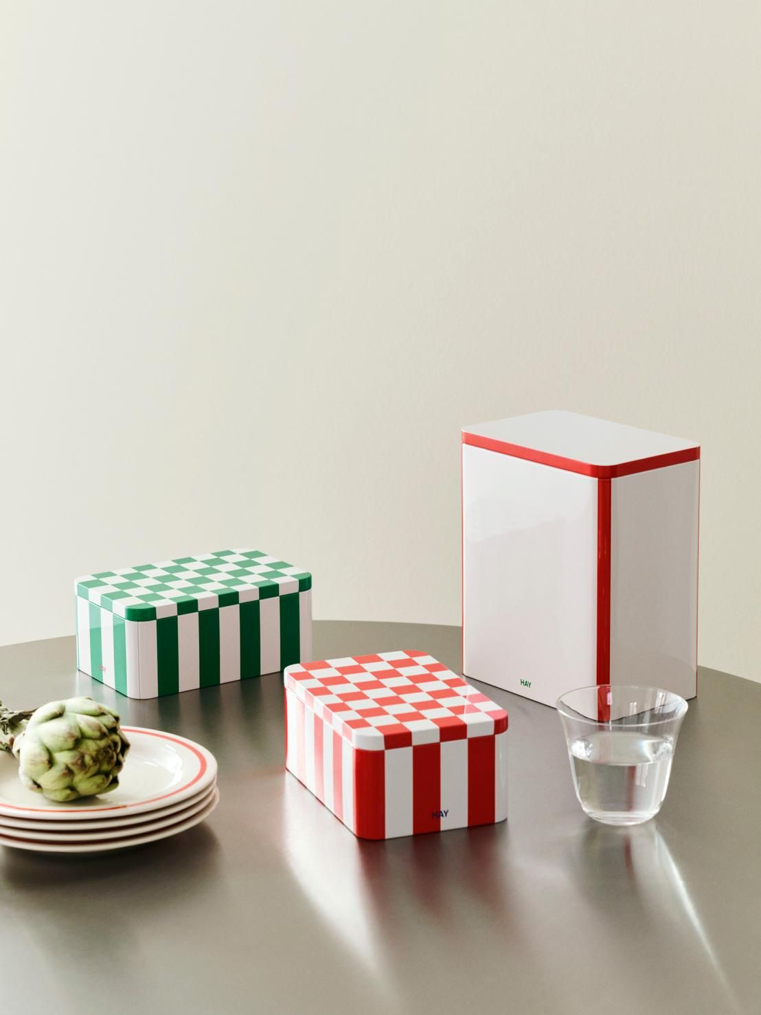 Tin Container Large Off-White and Red Aufbewahrungsbox Hay
