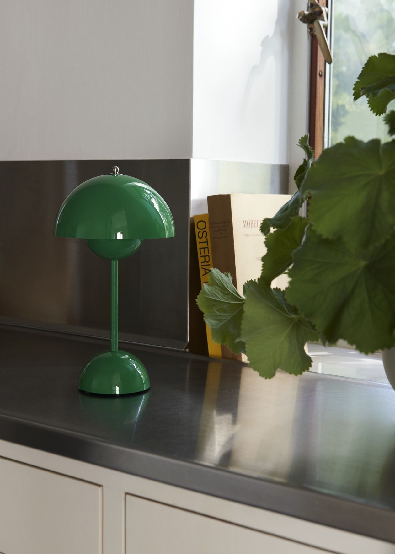 Flowerpot VP9 Portable Akkuleuchte / Tischleuchte mit USB AndTradition Signal grün