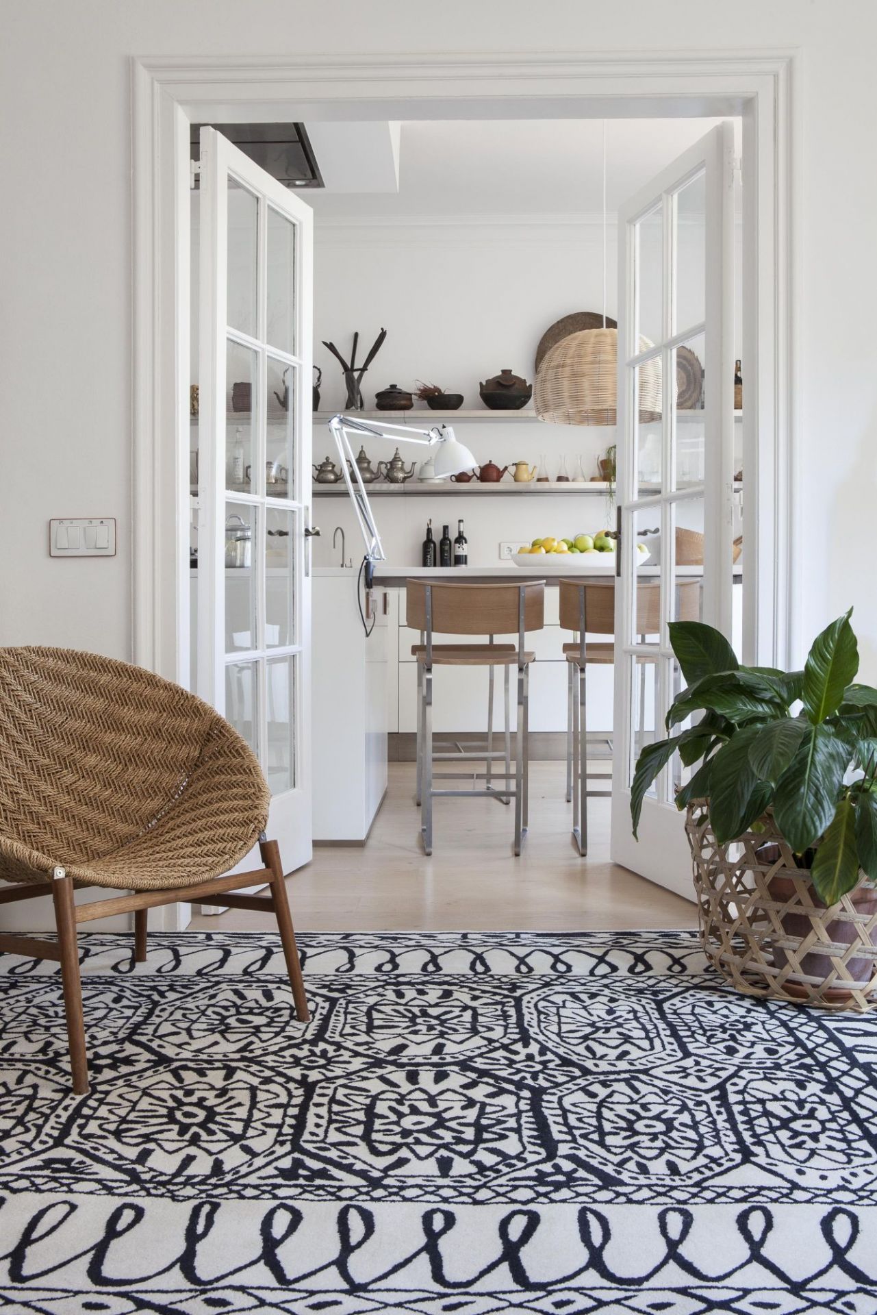 Black on White Estambul Teppich Nanimarquina