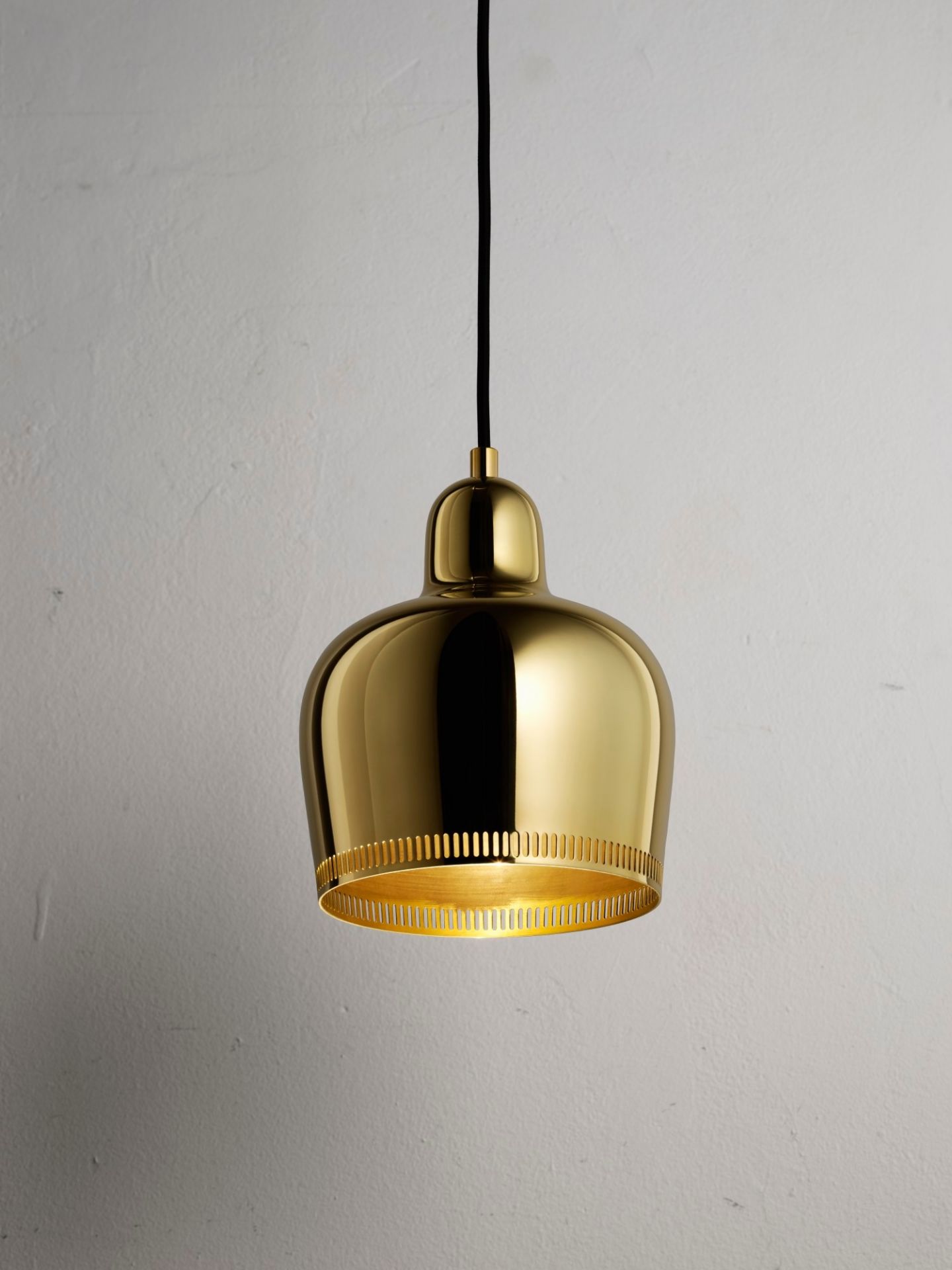 A330S Golden Bell Hängeleuchte Savoy Messing Artek