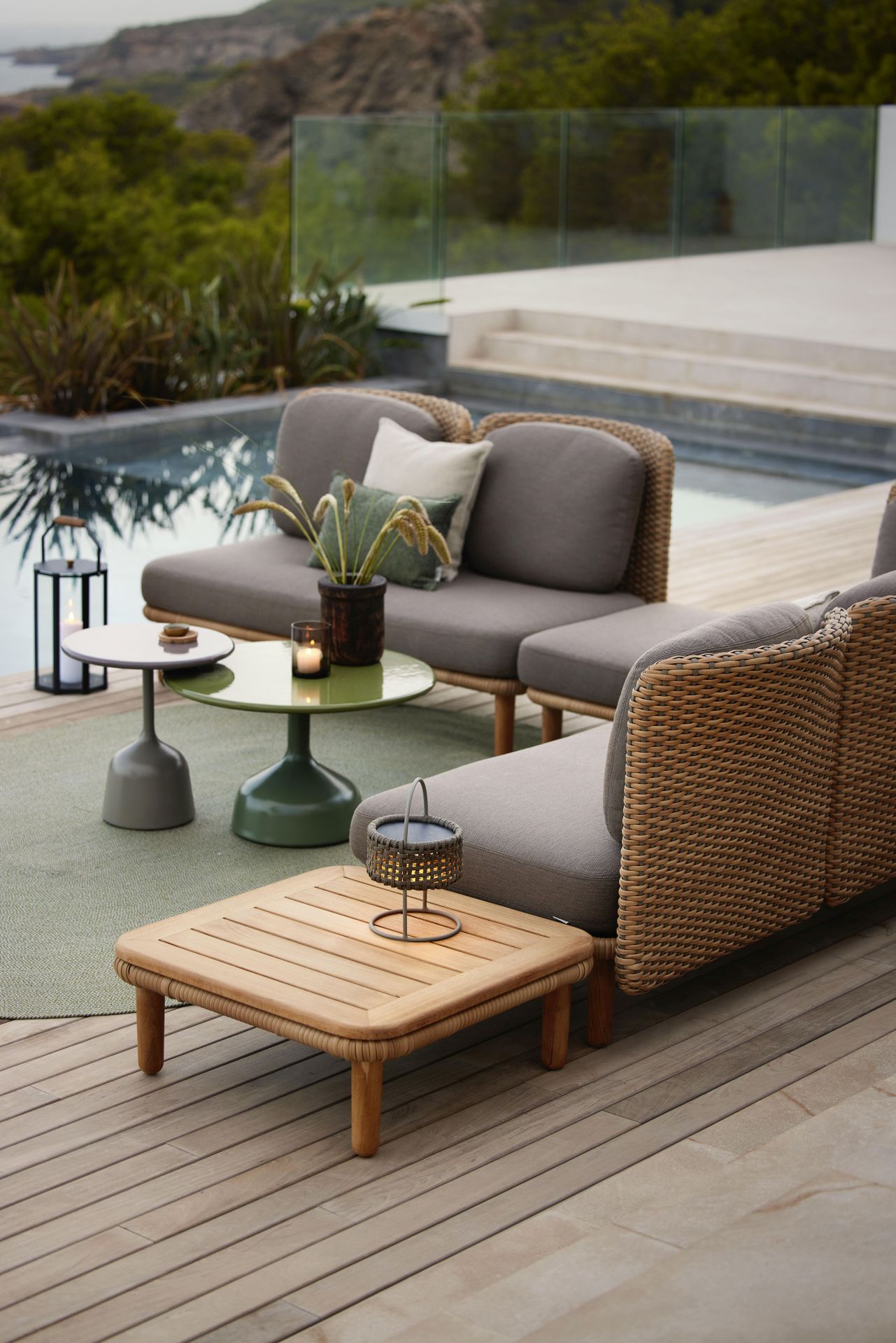 Arch Outdoor Couchtisch mit Teak Tischplatte Cane-Line