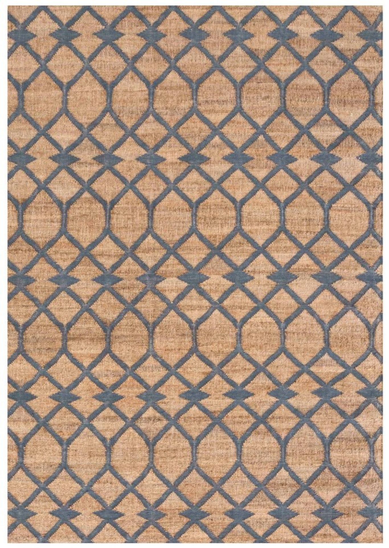 Kilim Teppich mit blauem geometrischen Muster auf beigem Grund. Hochwertiger Teppich für Wohnräume.