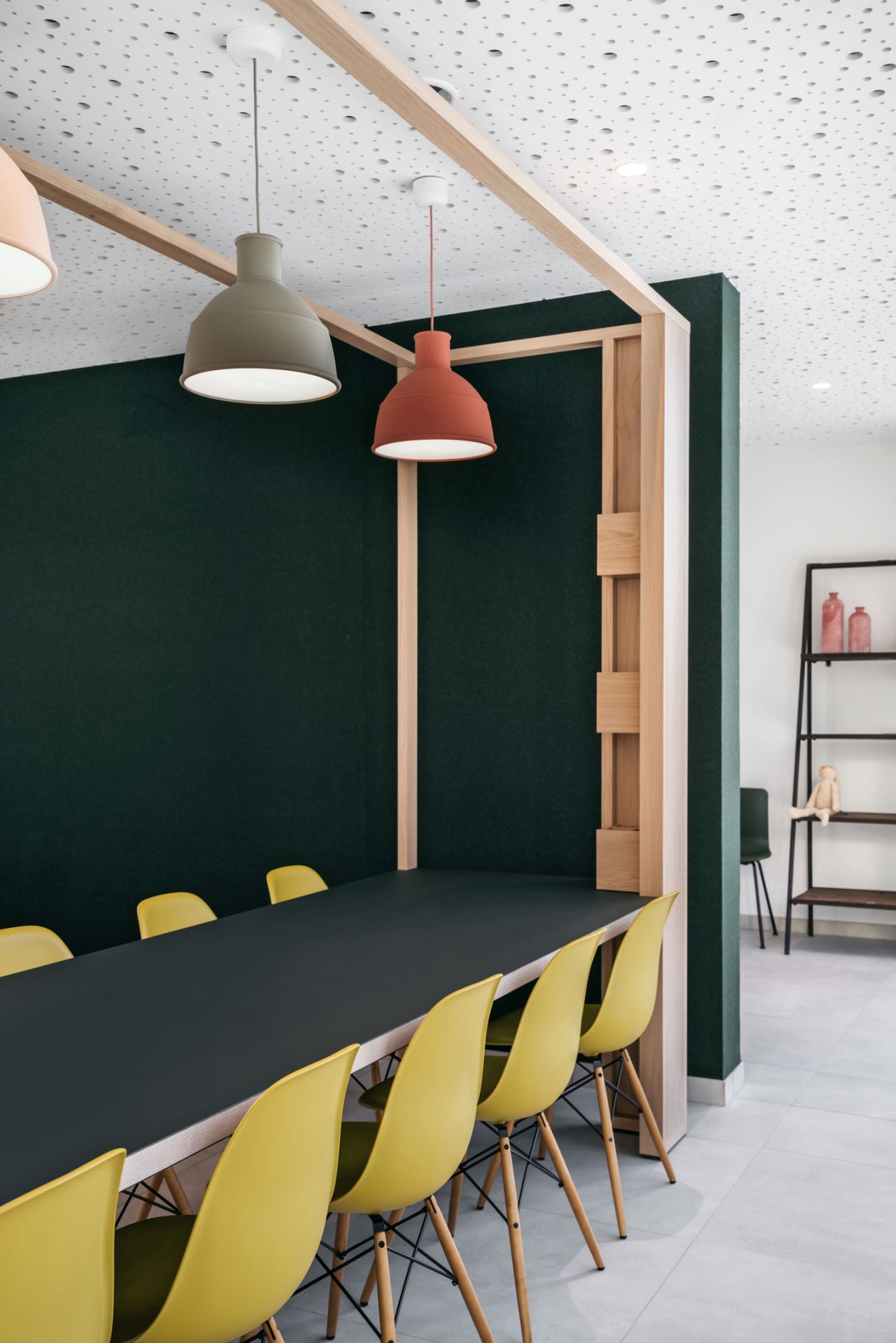 Eames Fiberglass Chair DSW Stuhl mit Sitzpolster Vitra
