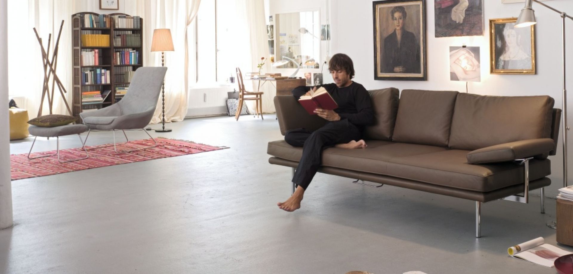 LIVING PLATFORM Sofa mit zwei Funktionsarmlehnen Walter Knoll