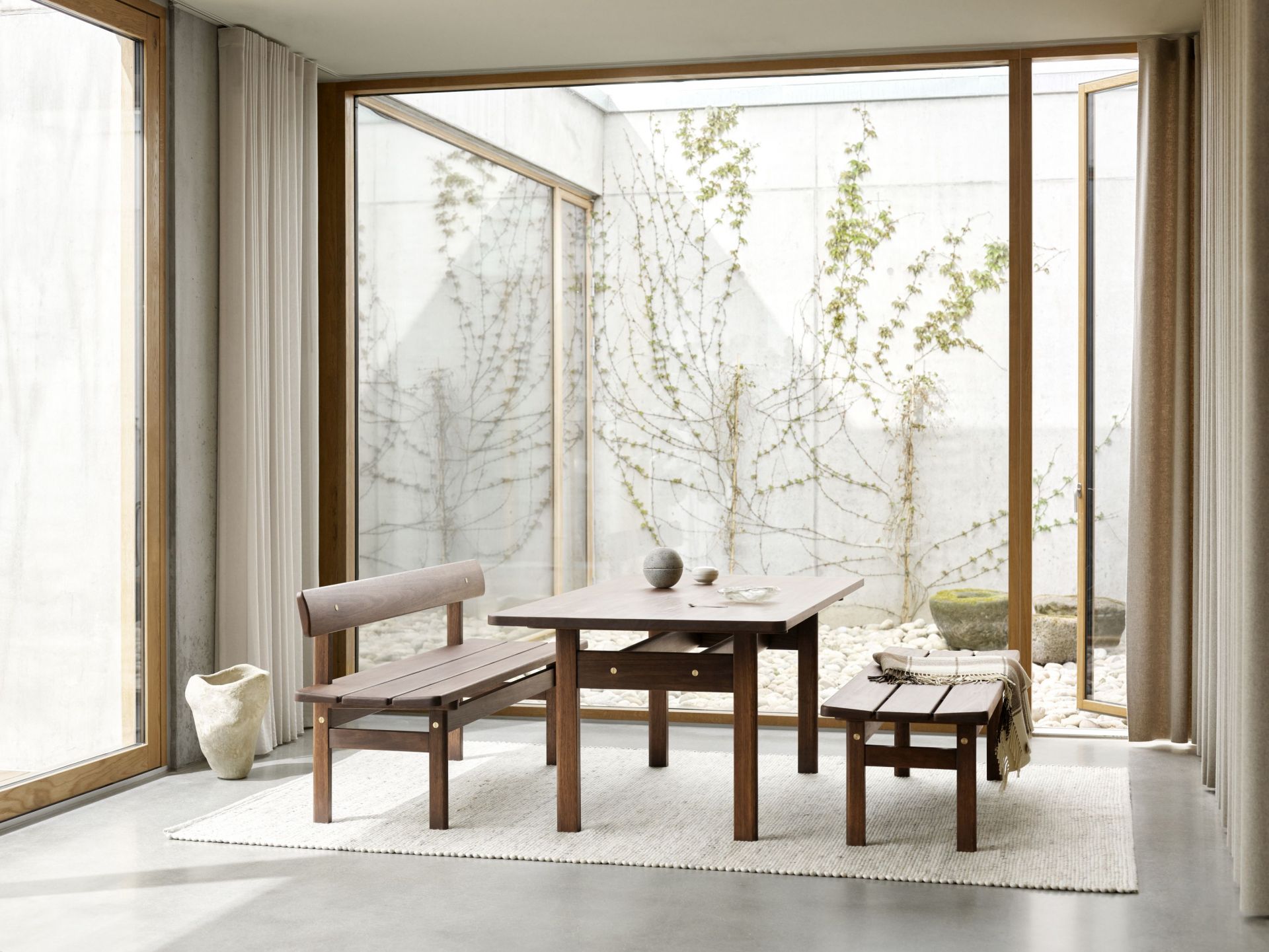 Asserbo Series Tisch dunkel geölter Eukalyptus Carl Hansen & Søn