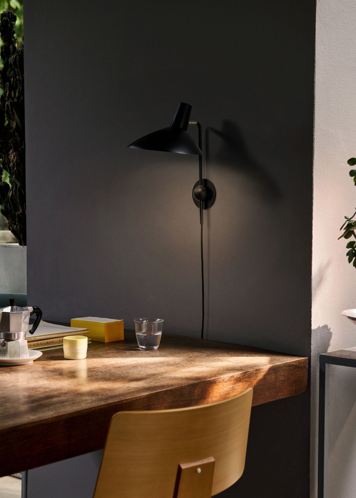Tripod HM12 Wall lamp Wandleuchte AndTradition