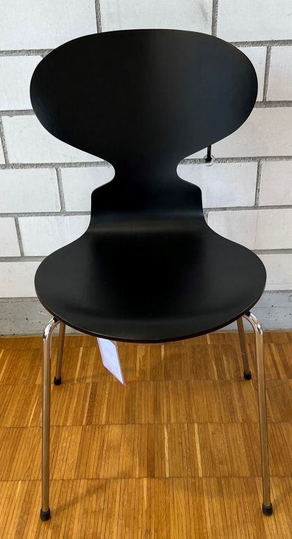 Die Ameise Stuhl 3101 4-Bein Gestell SCHWARZ LACKIERT / VERCHROMT Fritz Hansen AUSSTELLUNGSSTÜCK