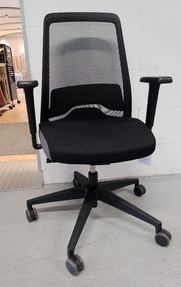 Everyis1 Bürodrehstuhl Interstuhl AUSSTELLUNGSSTÜCK / GEBRAUCHTMÖBEL