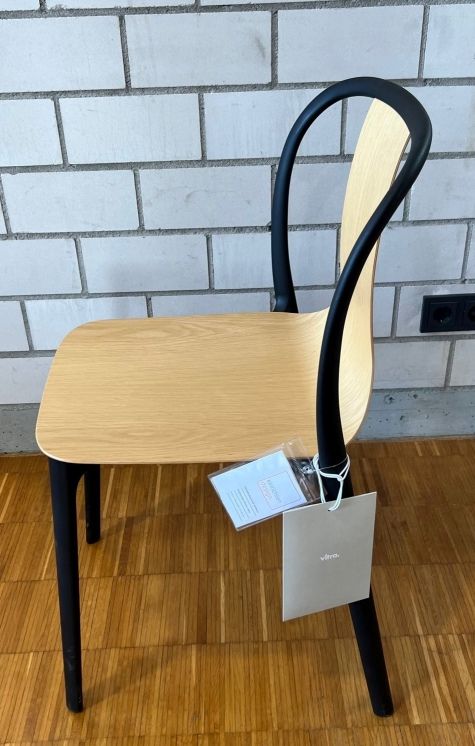 Belleville Chair Wood Stuhl SCHALE EICHE NATUR / GESTELL POLYAMID SCHWARZ Vitra AUSSTELLUNGSSTÜCK