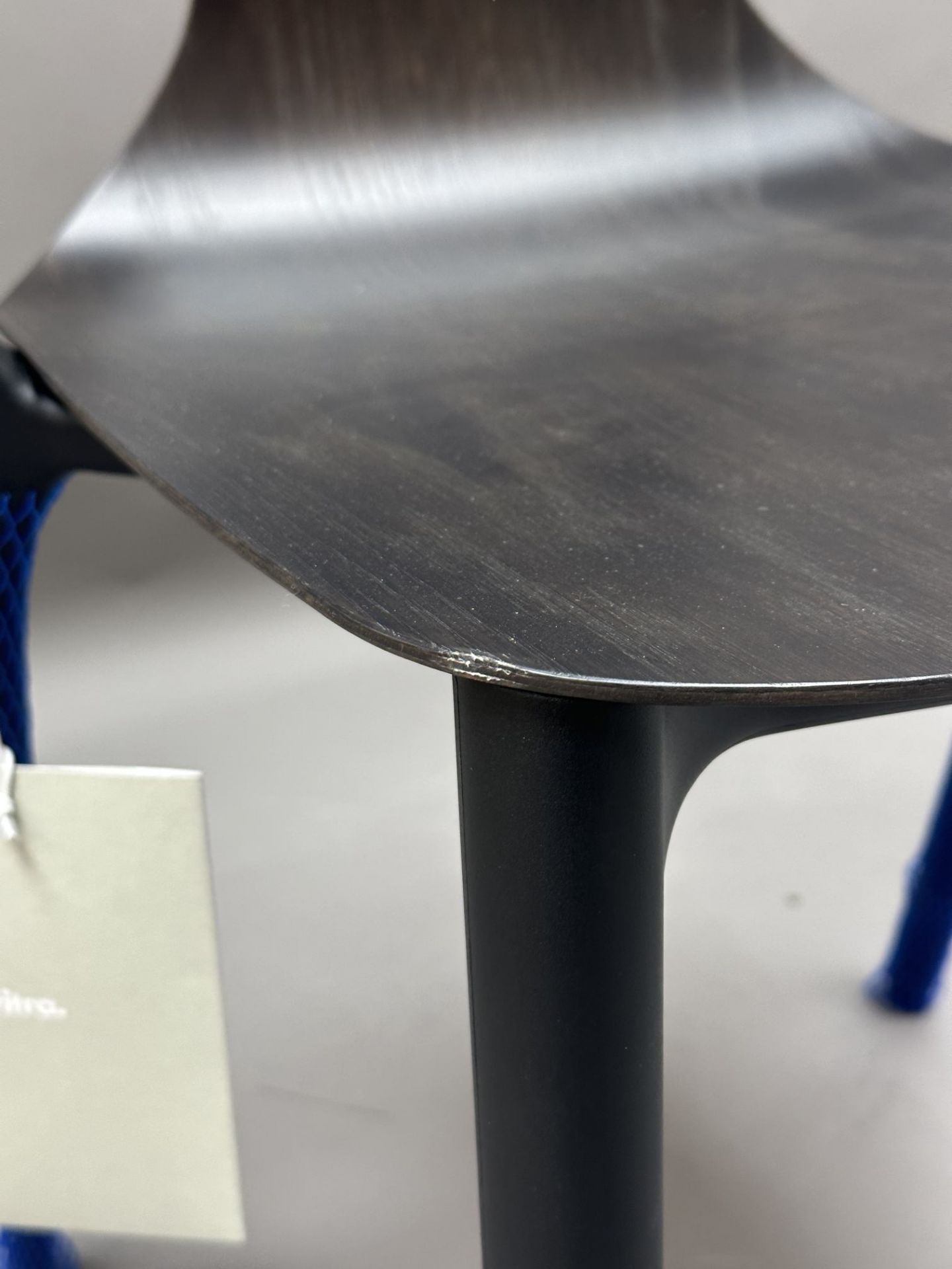 Belleville Armchair Wood Stuhl GESTELL TIEFSCHWARZ / SITZSCHALE EICHE DUNKEL Vitra MÄNGELEXEMPLAR