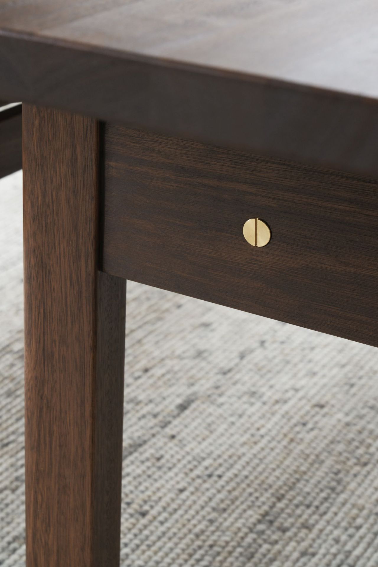 Asserbo Series Tisch dunkel geölter Eukalyptus Carl Hansen & Søn