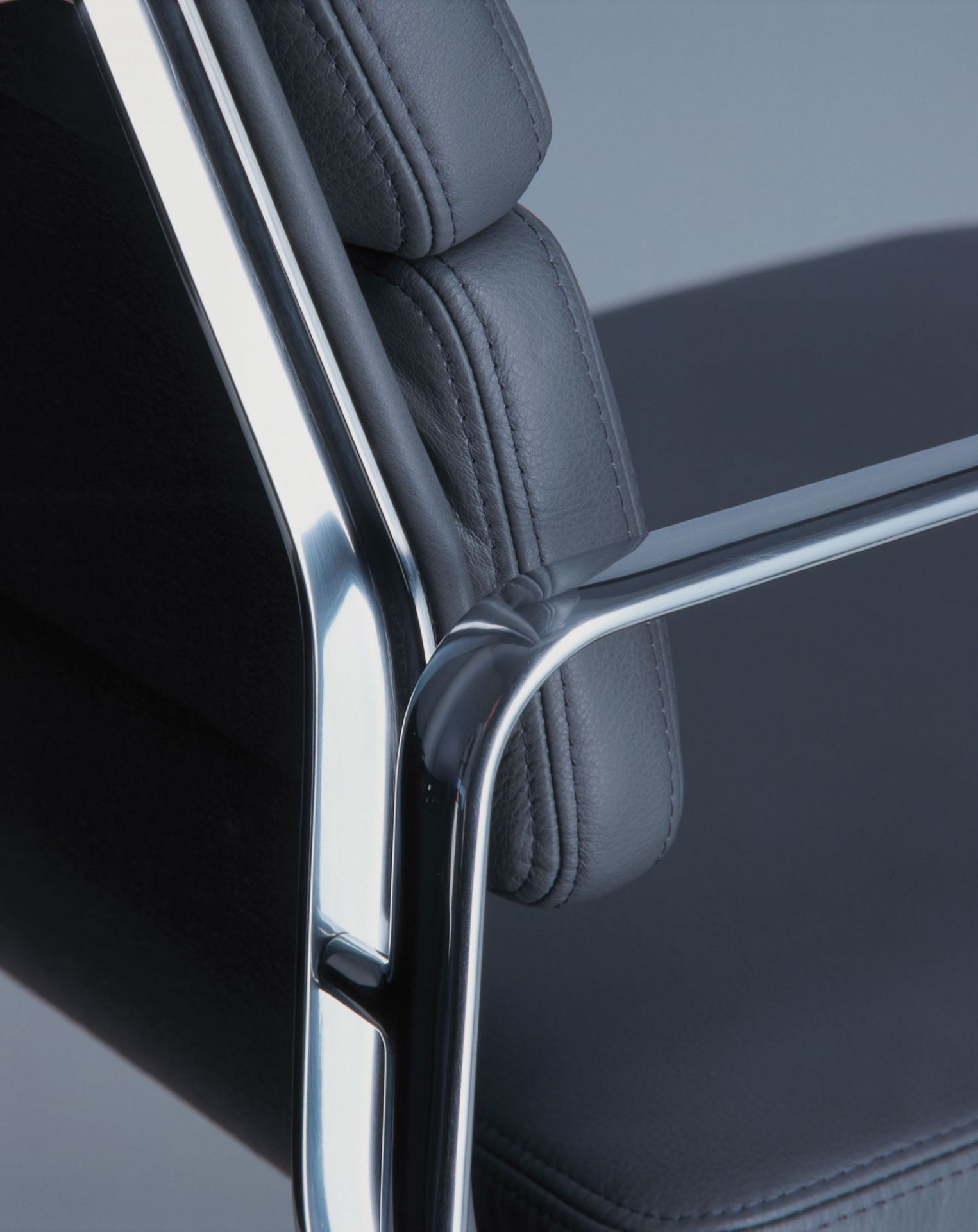 Soft Pad Chair EA219 / EA 219 Sessel Leder Premium Schwarz Vitra