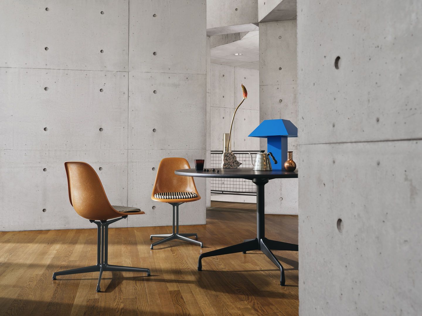 Eames Fiberglass Side Chair La Fonda Ocker Dunkel Vitra LIMITED EDITION