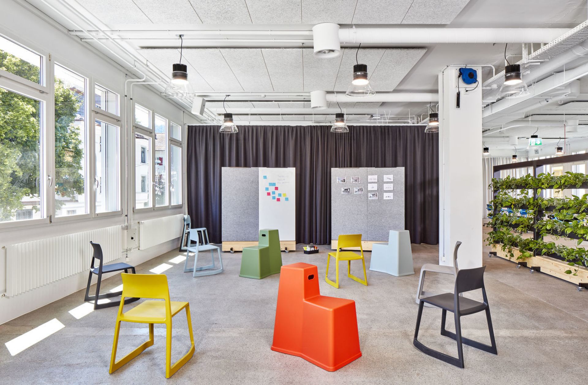 Tip Ton RE Stuhl Kunststoff Vitra Koralle