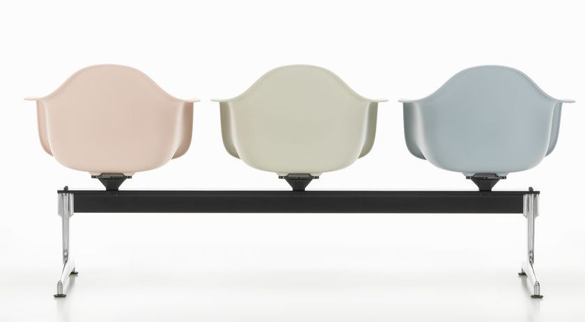 Eames Plastic Armchair RE auf Traverse Vitra