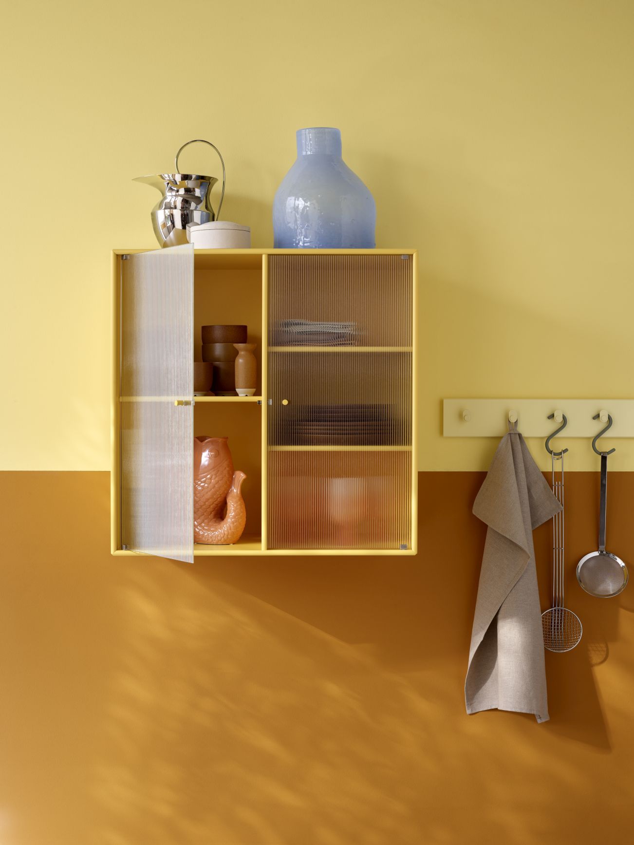 Ripple II Wall Vitrinenschrank Pine Montana QUICK SHIP