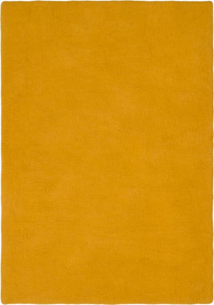 Rechteckiger, senfgelber Filzteppich (180x260 cm) von myfelt. Moderner Teppich für Wohnzimmer und Schlafzimmer.