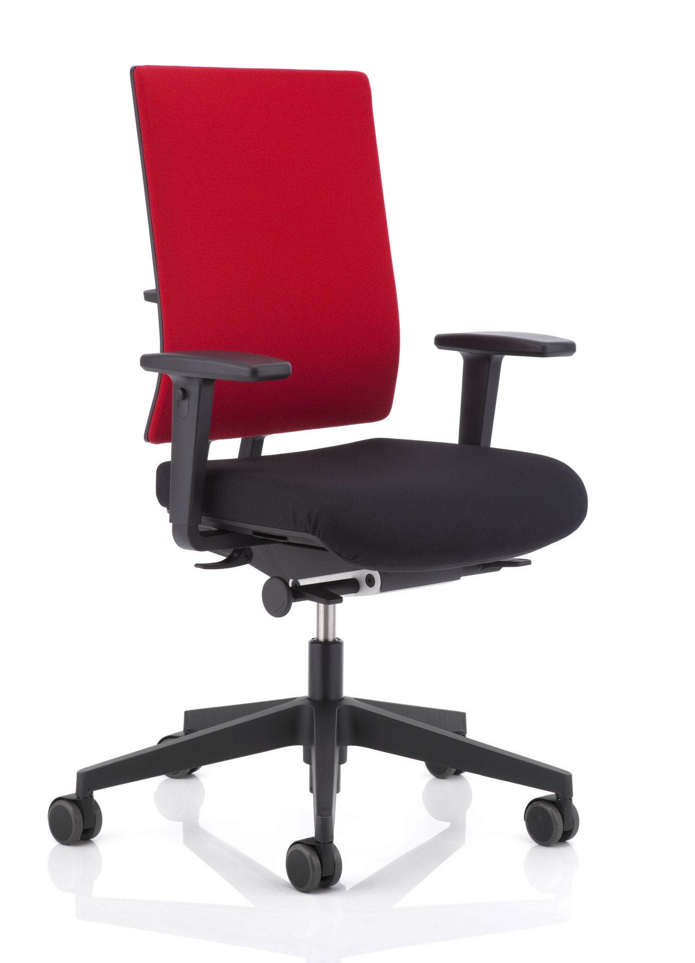 Anteo Basic Bürostuhl von Köhl mit roter Rückenlehne und schwarzer Sitzfläche, ergonomisch und modern.