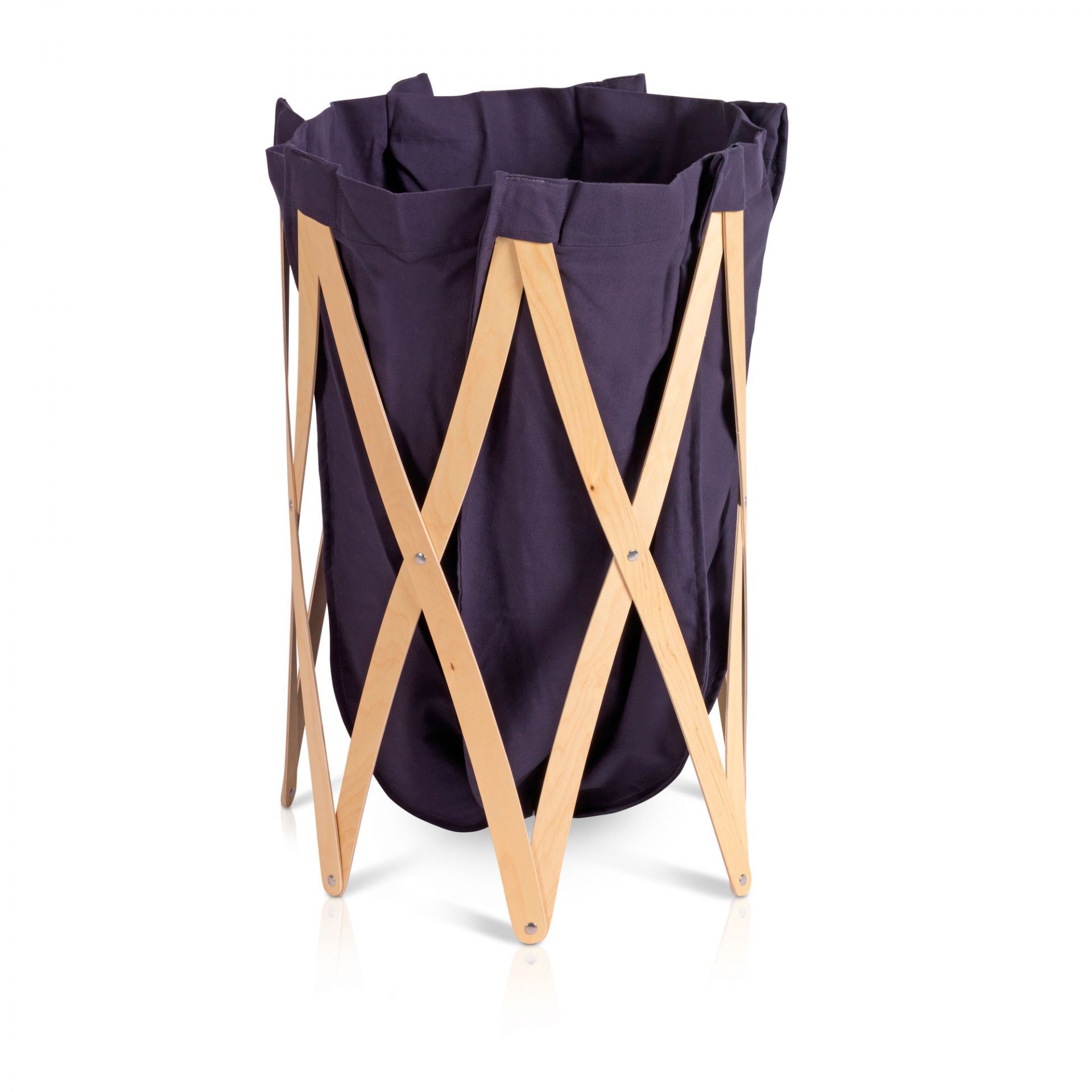 Marie Pi Wäschekorb mit anthrazitfarbenem Stoffeinsatz und hellem Holzgestell. Praktischer, kleiner Wäschekorb für Bad oder Schlafzimmer.