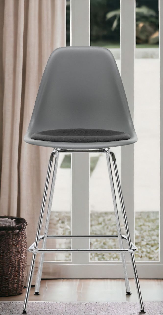 Eames Plastic Bar Stool Barhocker Medium mit Sitzpolster Vitra