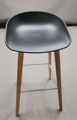 About a Stool AAS32 / AAS 32 Barhocker High SCHWARZ / EICHE GESEIFT Hay MÄNGELEXEMPLAR 