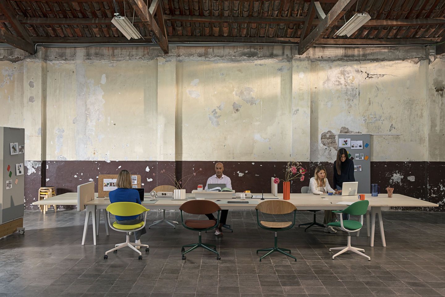 Mynt Rücken und Sitz Kunststoff Bürodrehstuhl Vitra