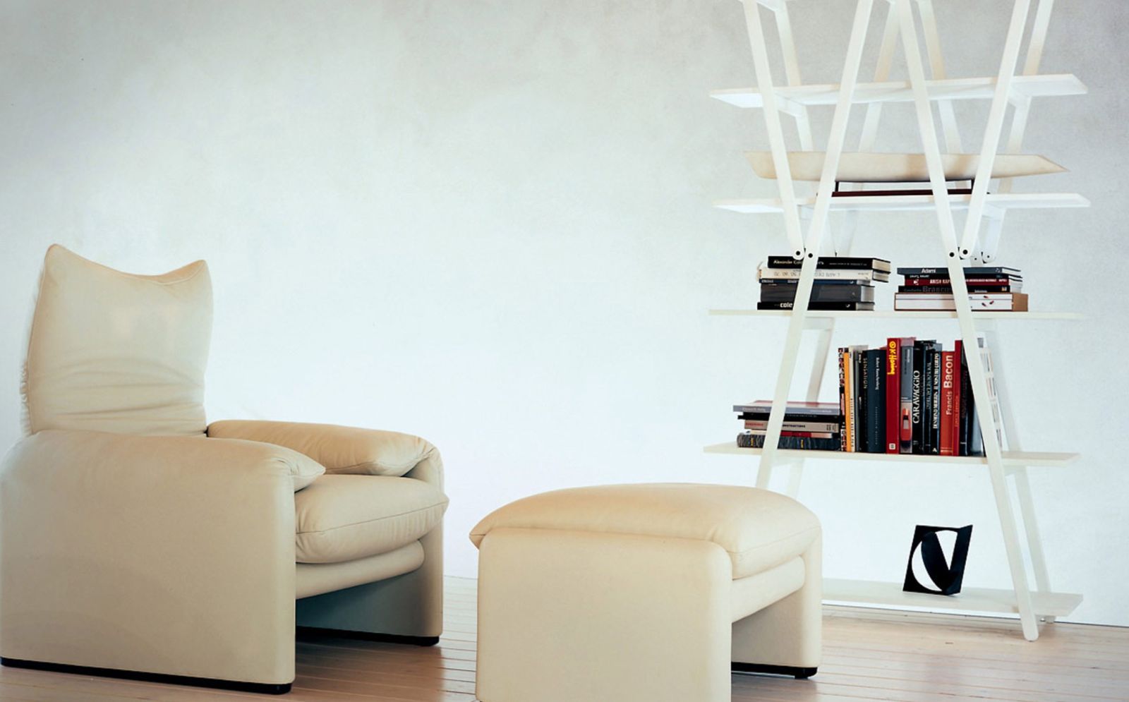 675 Maralunga Hocker Cassina