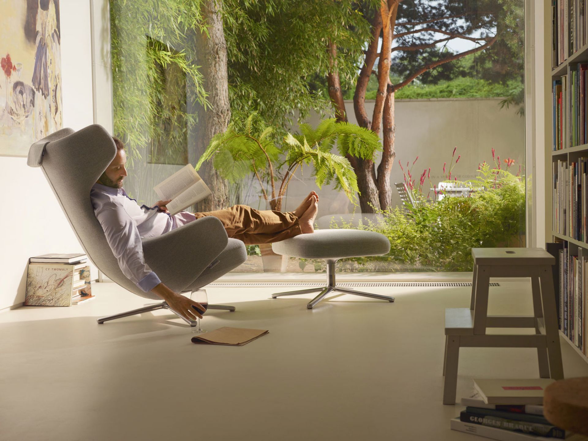 Grand Repos Sessel  + Ottoman Vitra Poliert  Cosy Classic grey