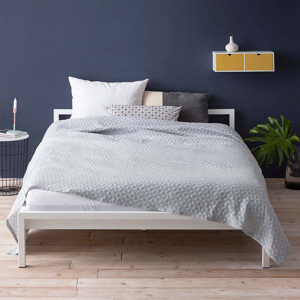 Pure Bett Stahl pulverbeschichtet Weiß 200 x 200 cm Hans Hansen