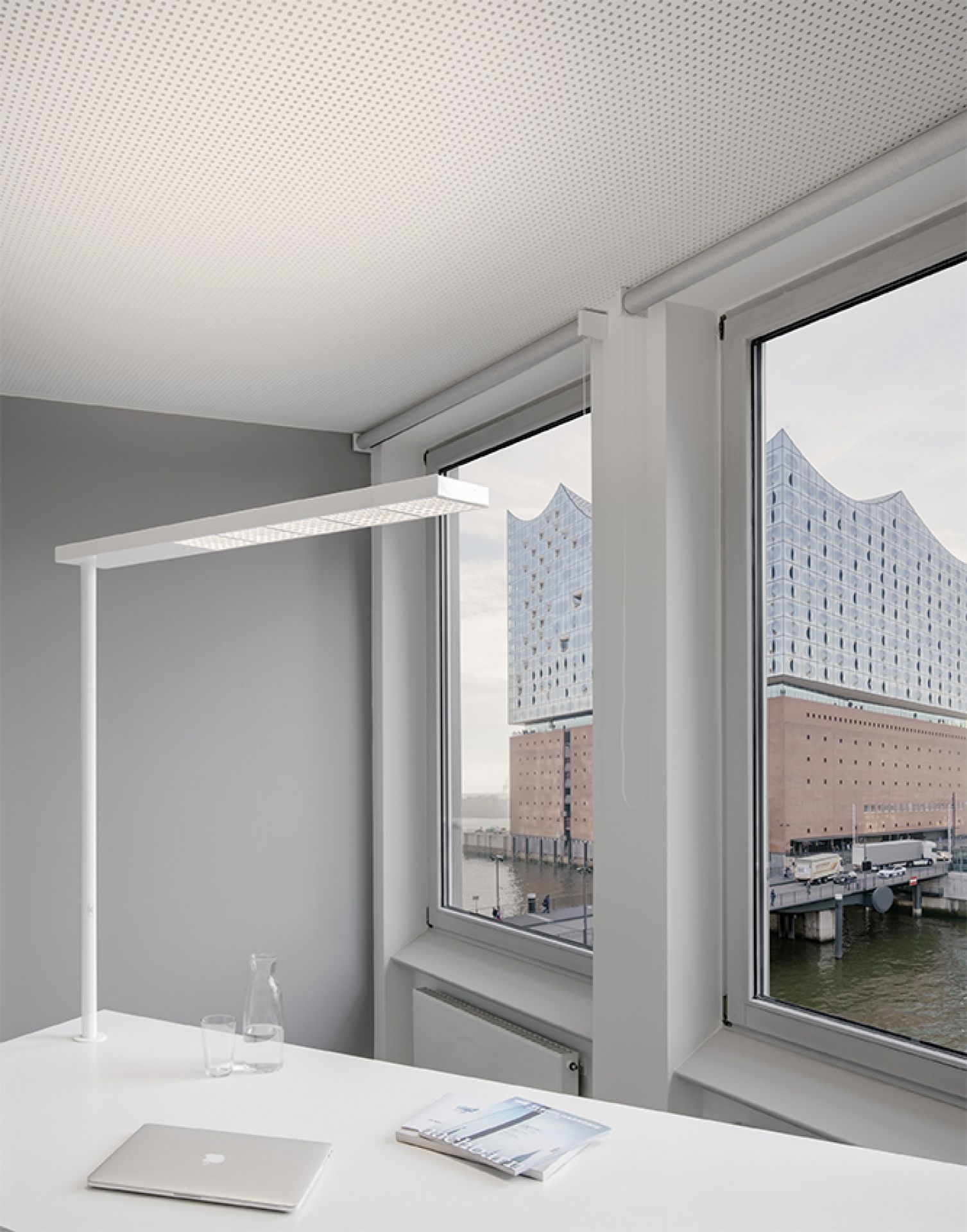 XT-A Plus 120 Floor Stehleuchte Grau