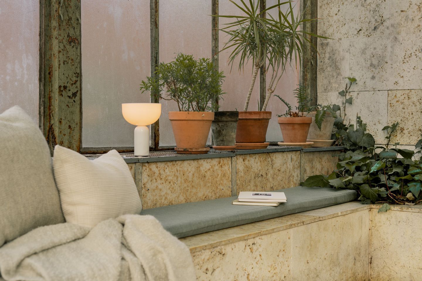 Kizu tragbare Akkuleuchte / Tischleuchte New Works