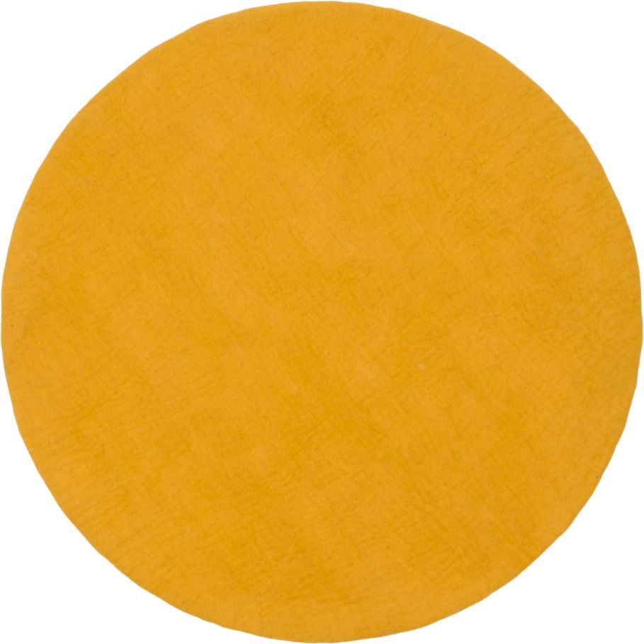 Runder, senfgelber Filzteppich (myfelt Klara) mit feiner Textur, ideal für Wohnräume.