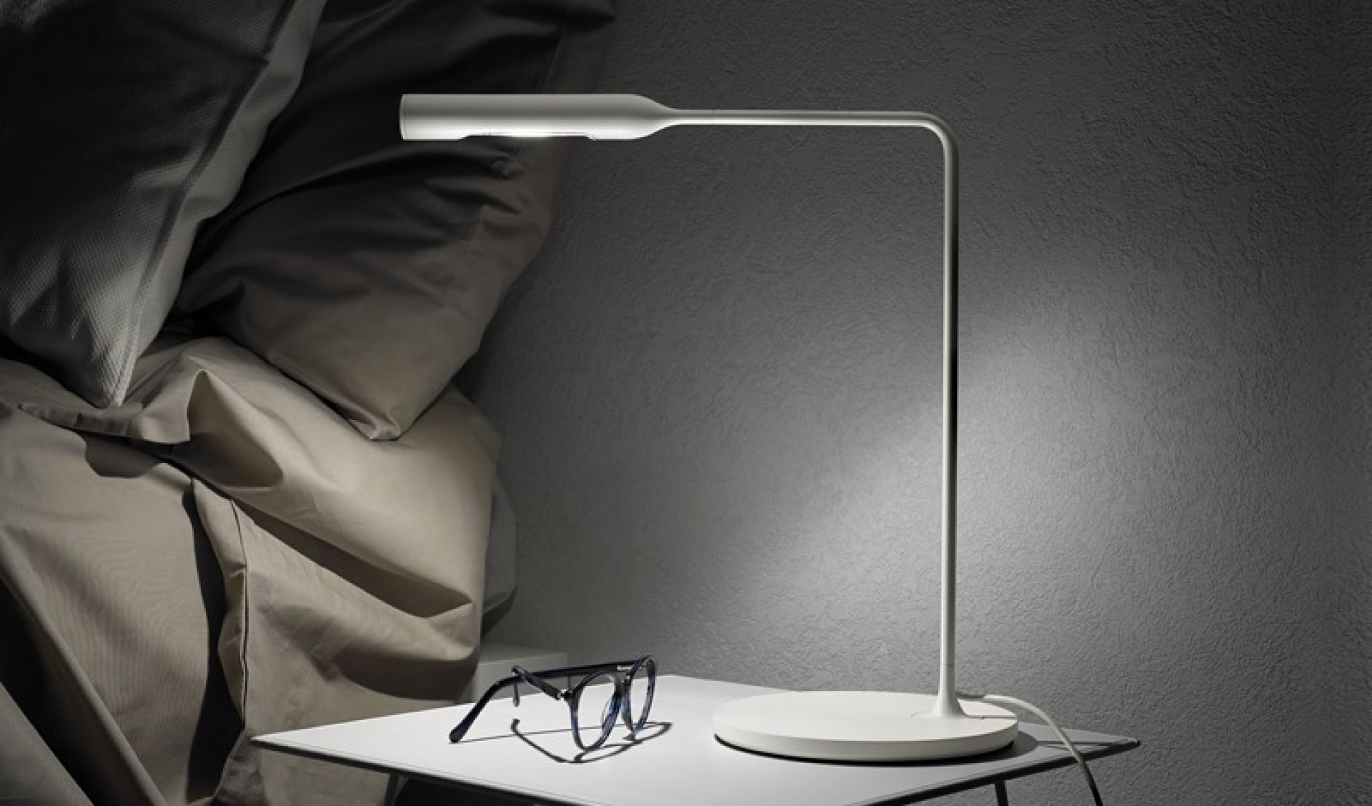 Flo Bedside Nachttischleuchte rot Lumina
