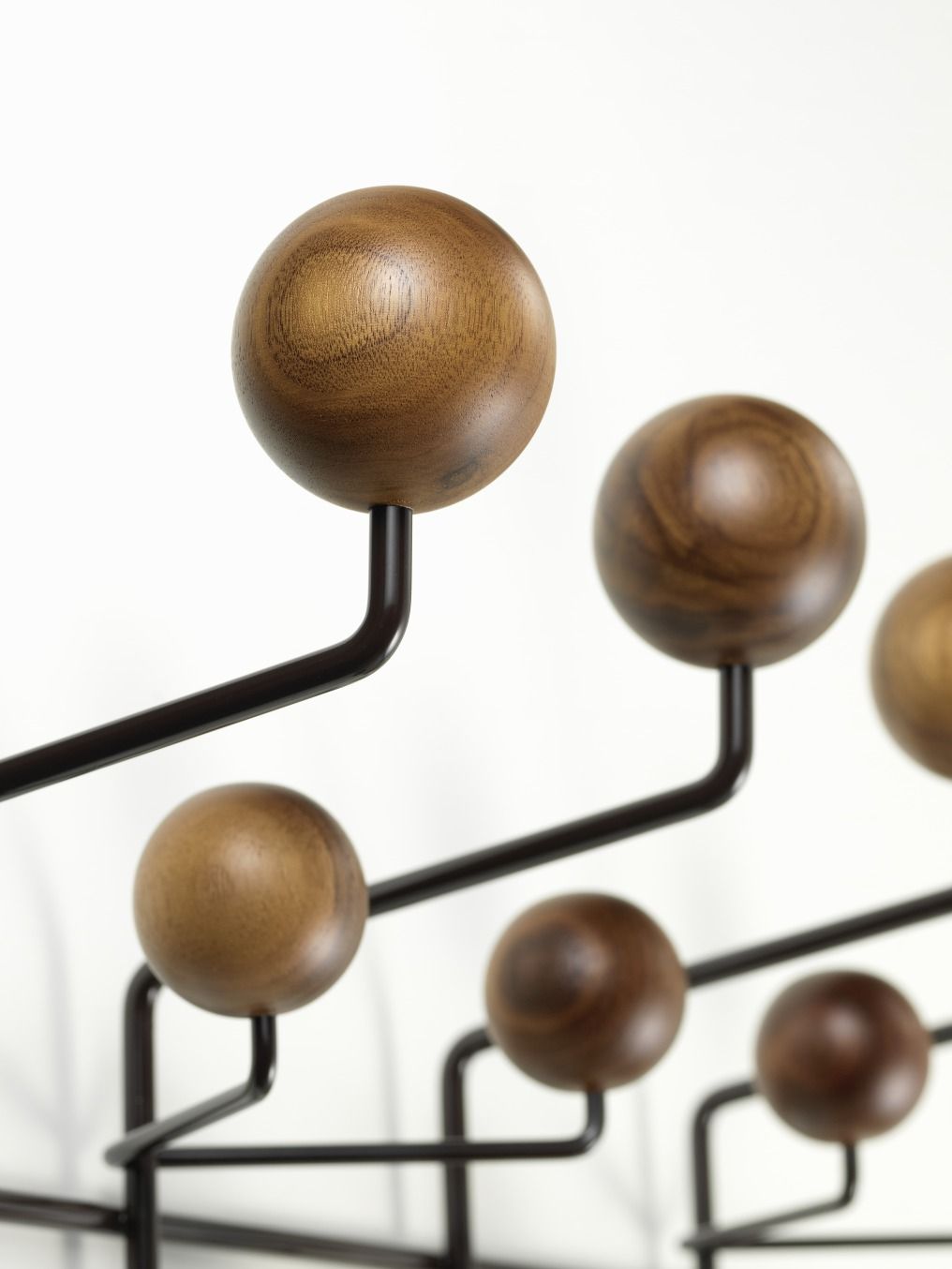 Eames Hang it all Garderobe Nussbaum natur Vitra NEUE VERSION  