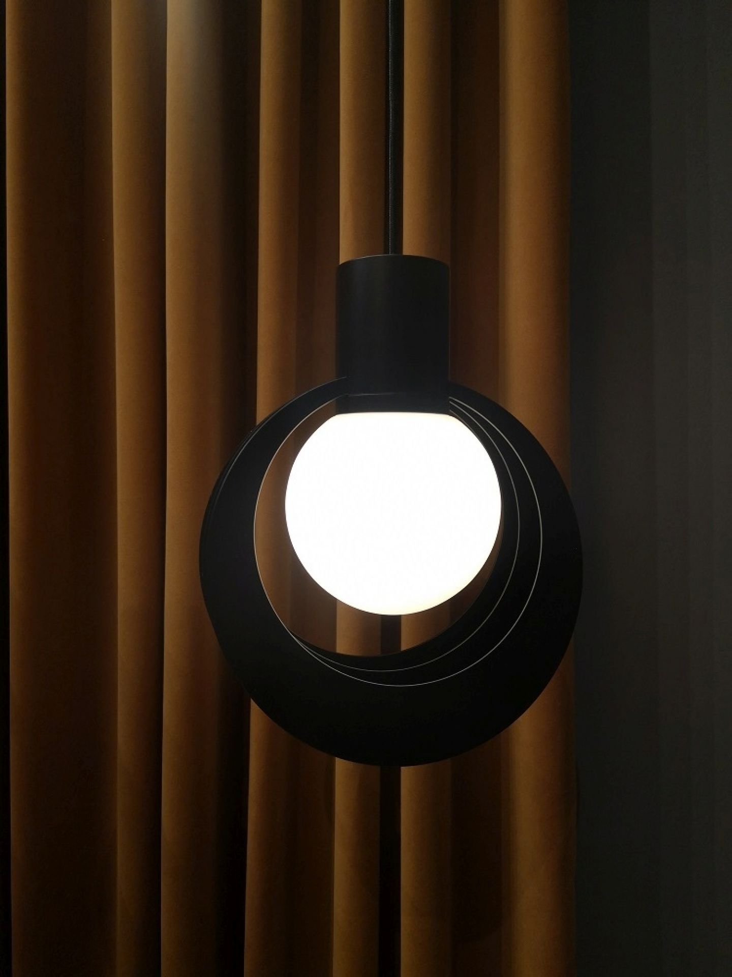 Lunar Pendant Pendelleuchte Woud