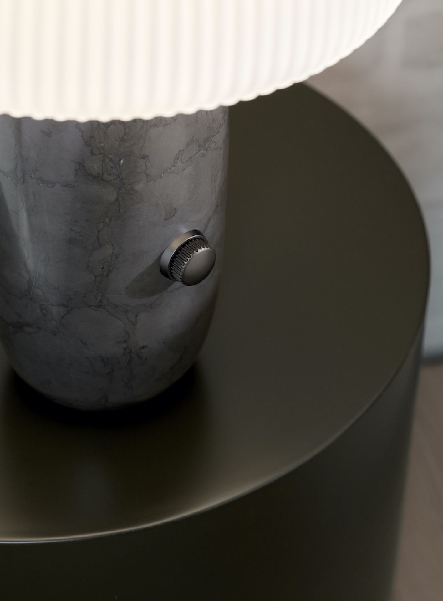 Sculpture Tischlampe klein grau Vipp