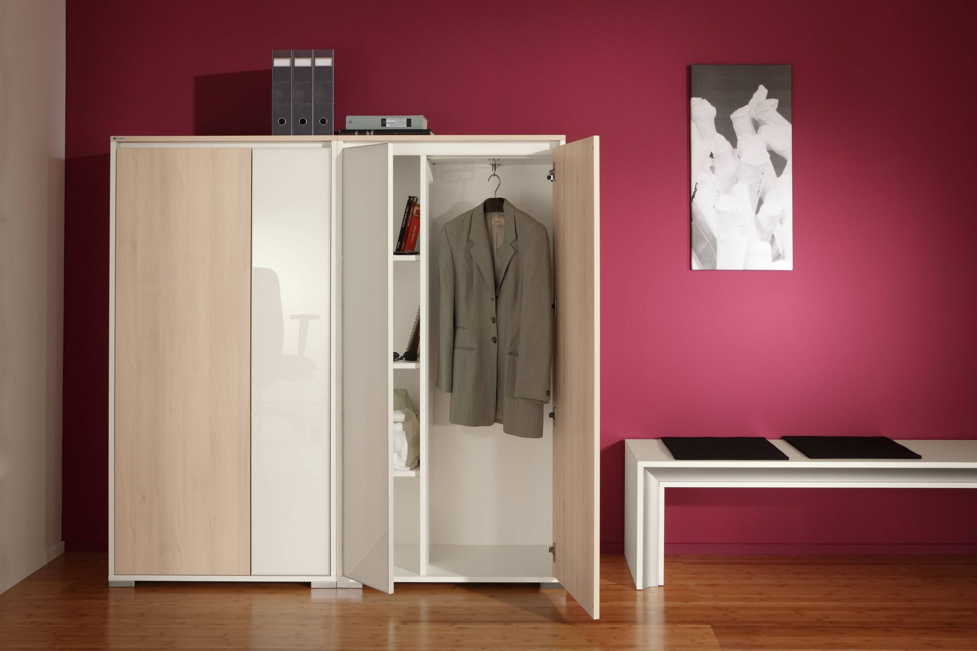 Palmberg Select Drehtürenschrank mit offener Tür, Büromöbel für bis zu vier Ordnerhöhen.