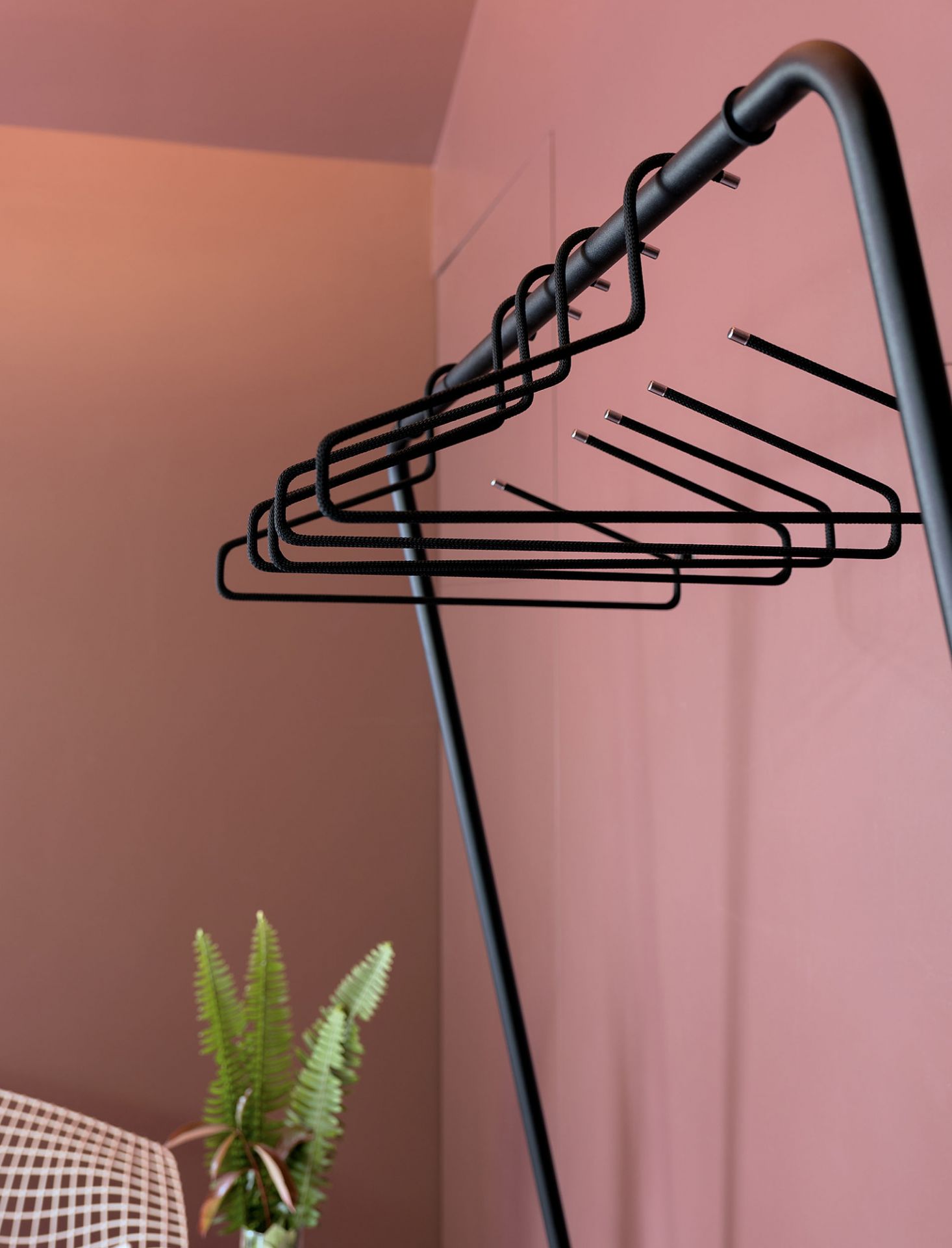 Curve Wandgarderobe Schönbuch