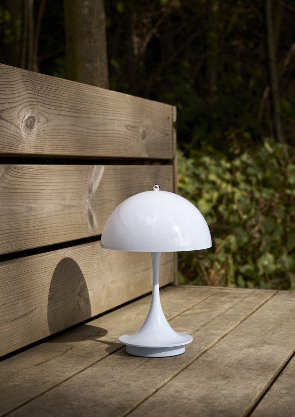 Panthella 160 Portable Akku LED-Tischleuchte Indoor/Outdoor Louis Poulsen Opal Pale blau EINZELSTÜCK