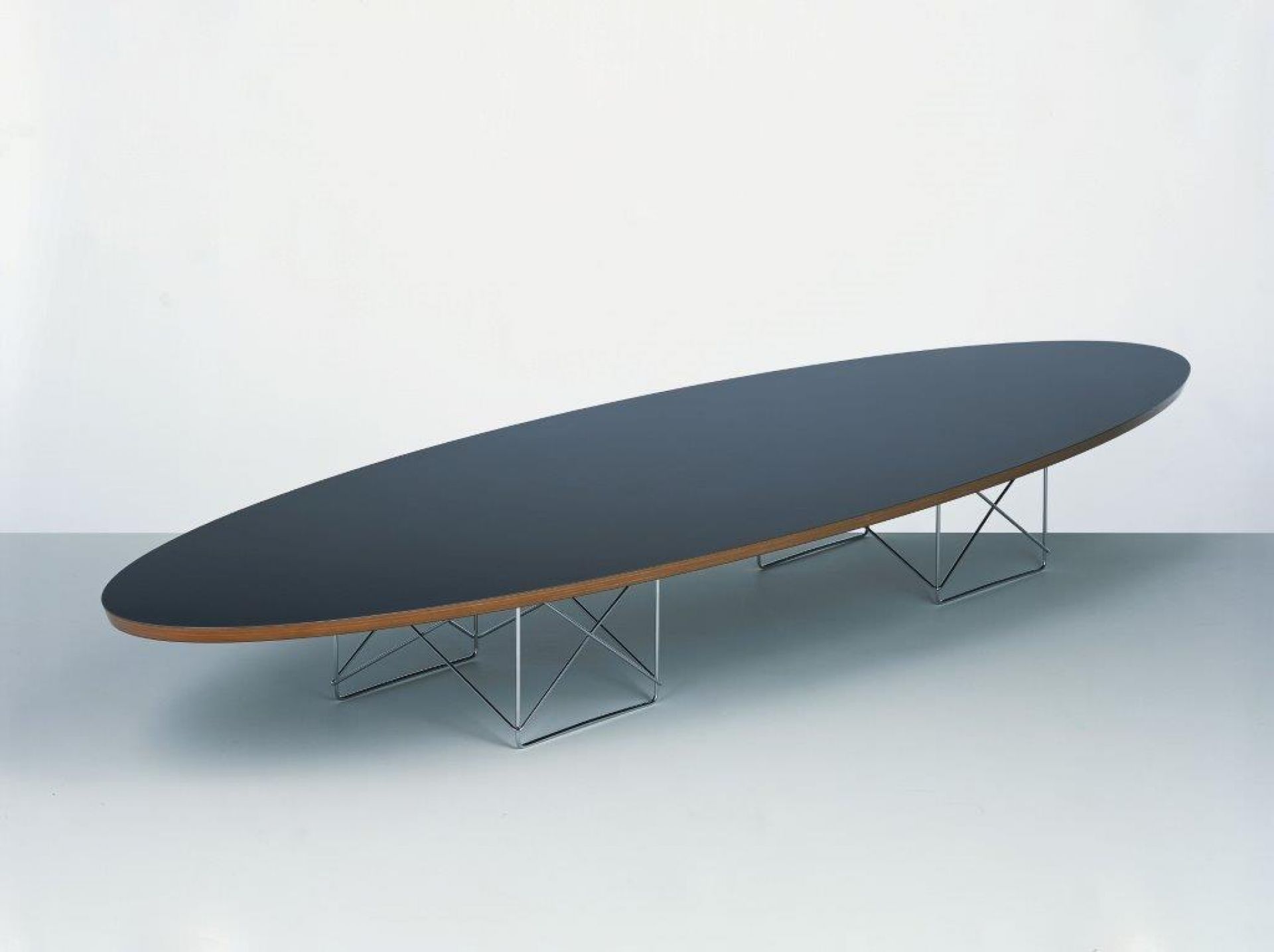 Elliptical Table ETR Eames Tisch Vitra