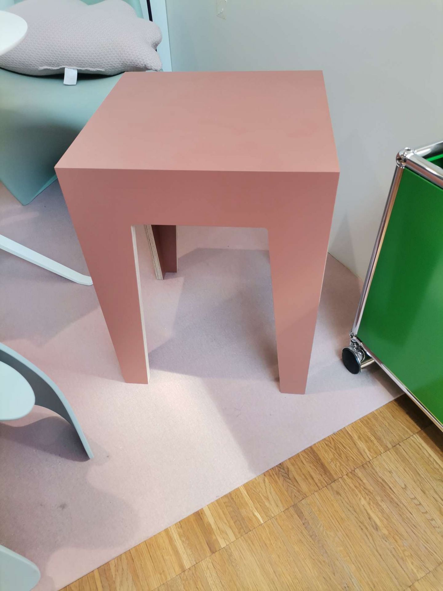 HENRIK Hocker TERRAKOTTA Das ganze Leben AUSSTELLUNGSSTÜCK 