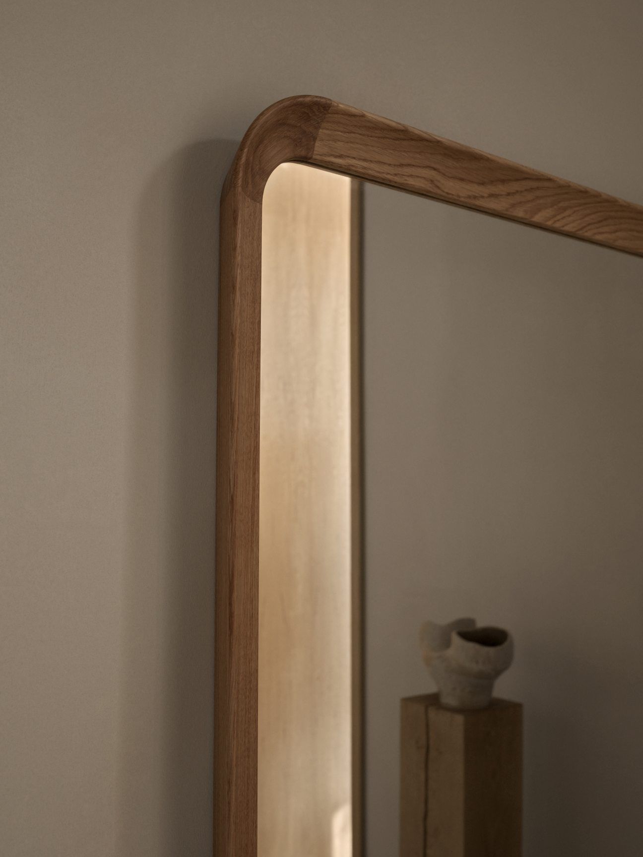 VLA62 Radio House Mirror Spiegel Carl Hansen & Søn