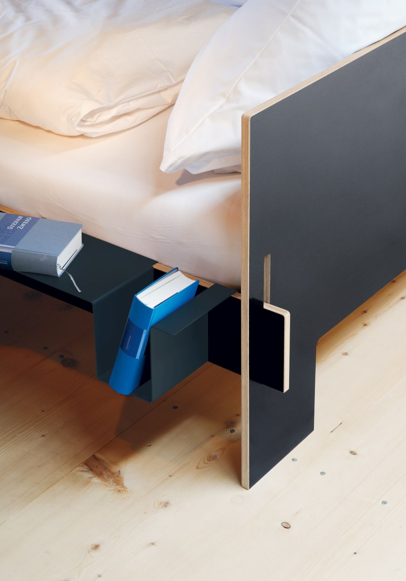 Seitenablage für Siebenschläfer Bett Nils Holger Moormann Anthrazit matt