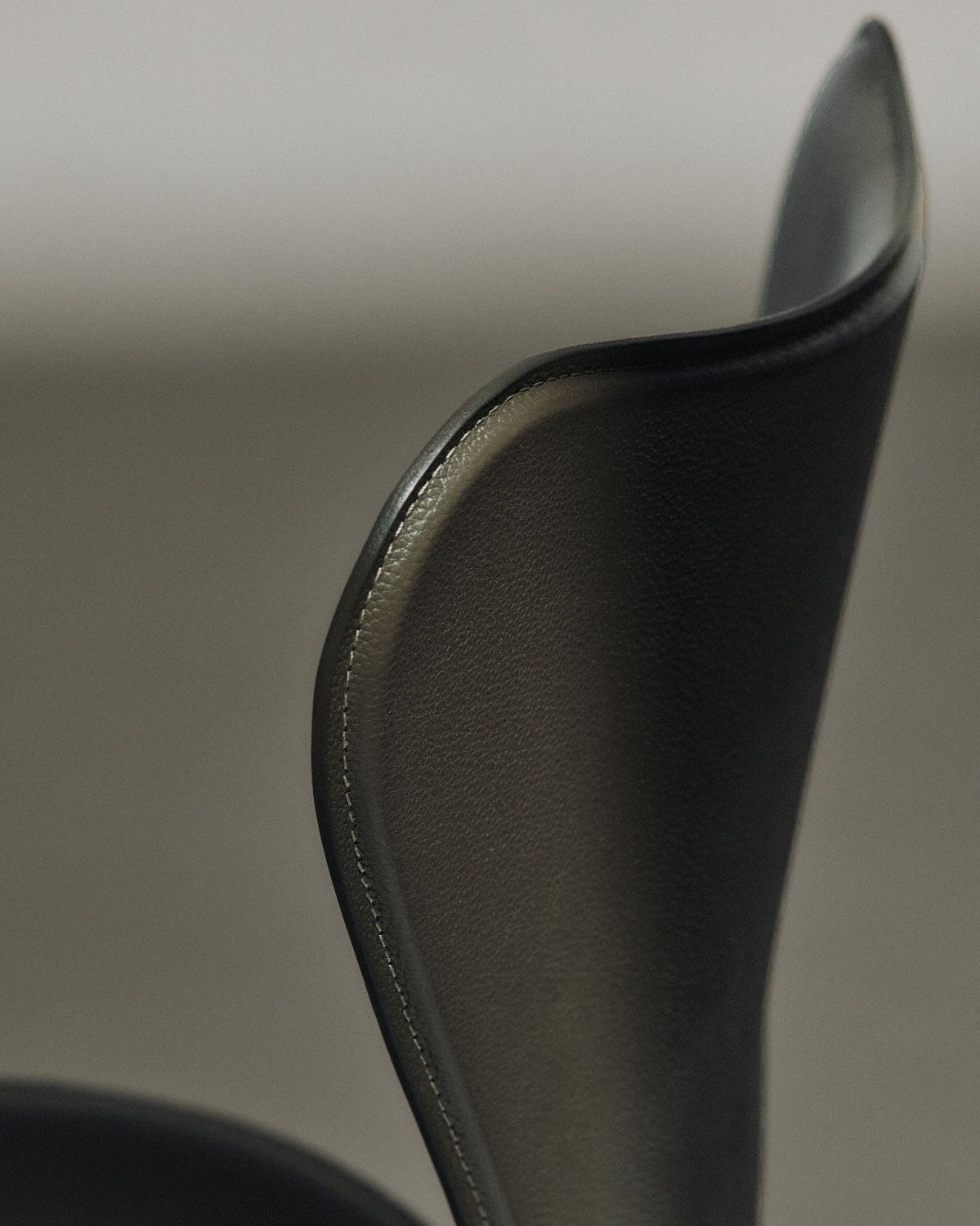 Siebener / Serie 3107 Tailored Stuhl Fritz Hansen