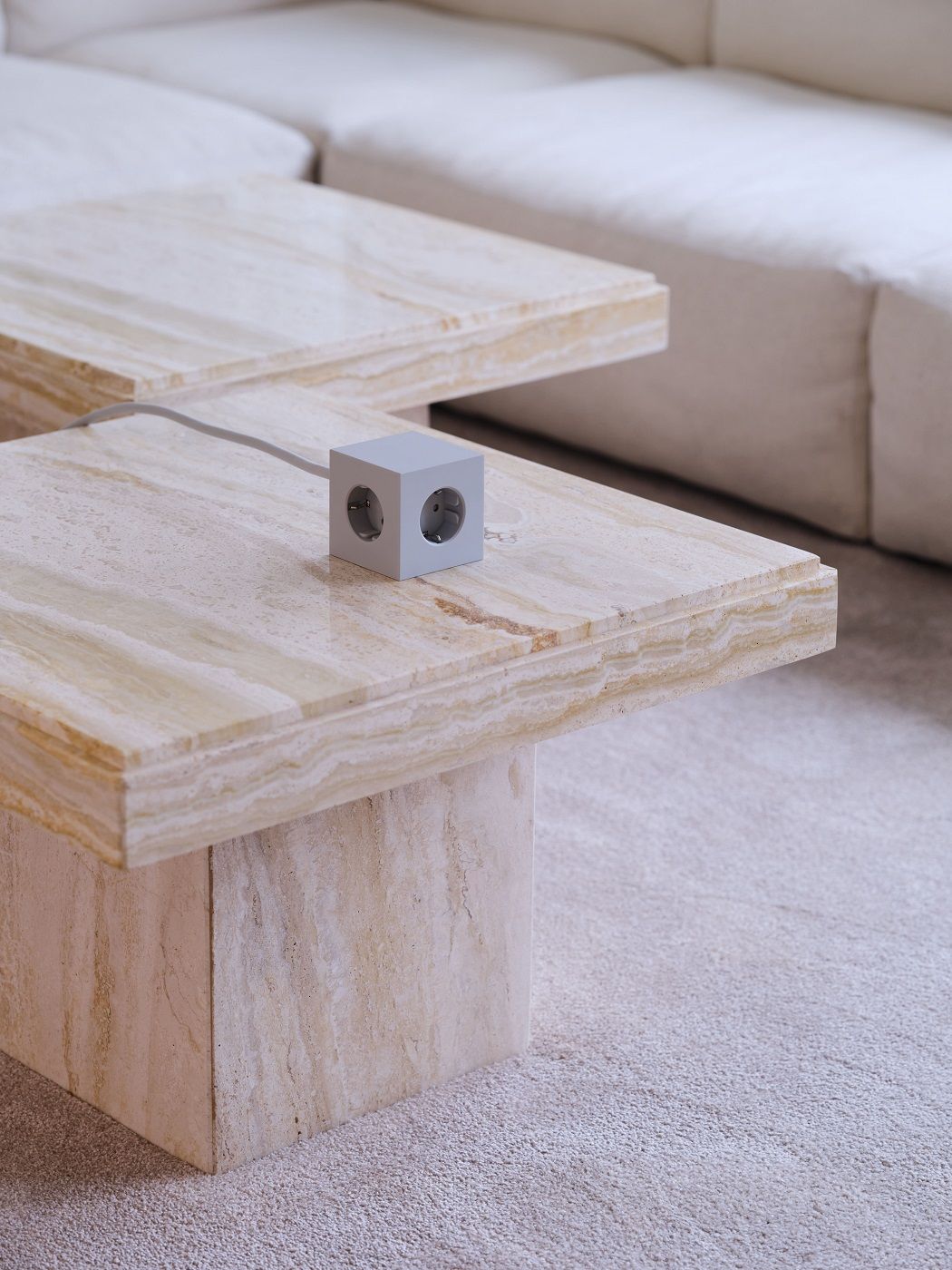 Square 1 - Avolt Steckdosenwürfel mit USB C dfp Design Shark blau
