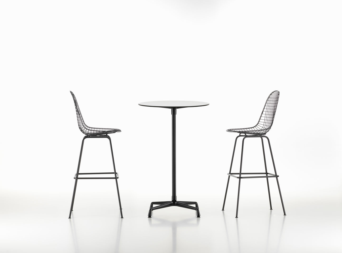 Eames Fiberglass Bar Stool Medium Barhocker Vitra
