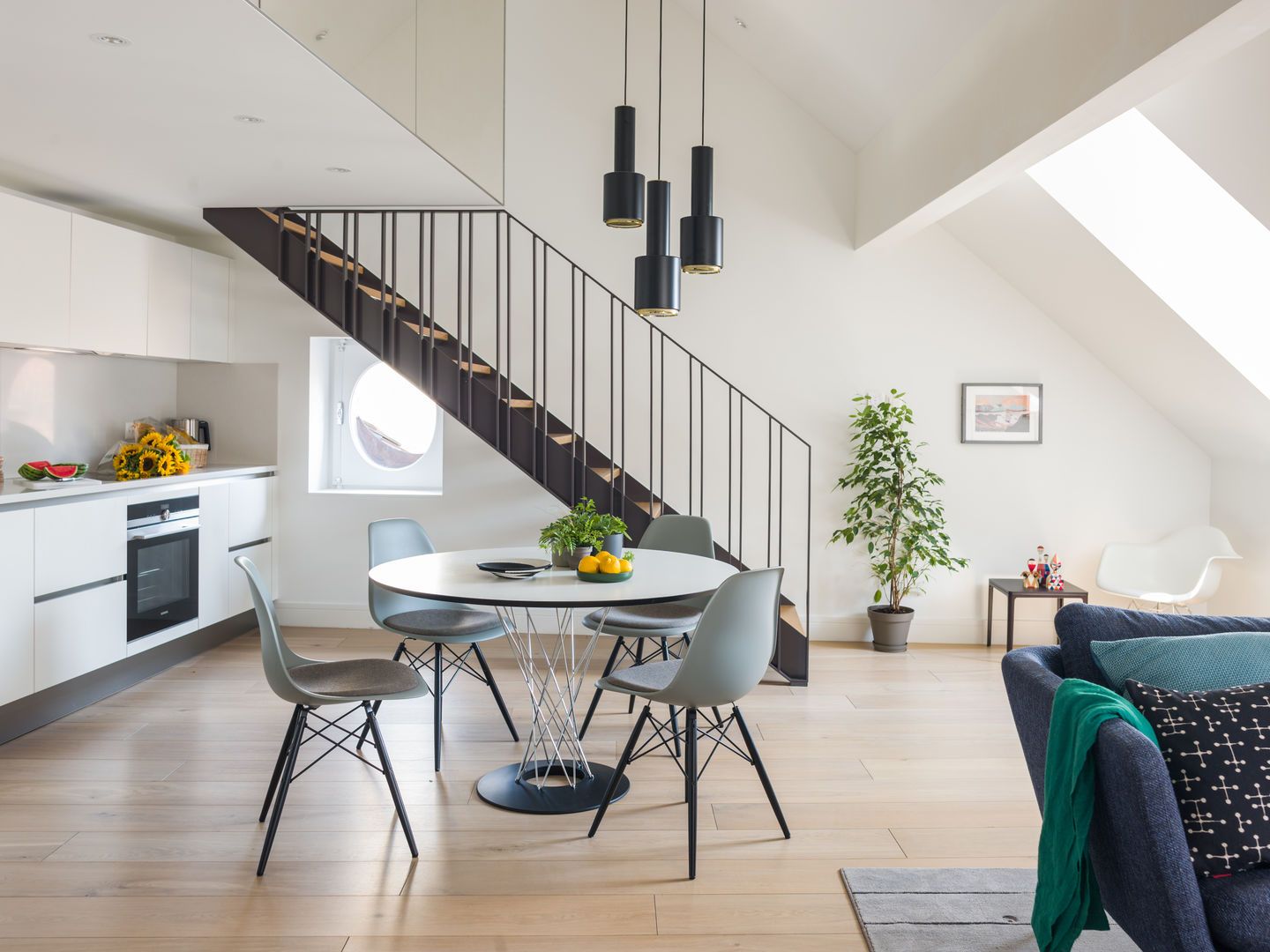 Eames Plastic Side Chair DSW Stuhl mit Sitzpolster Vitra