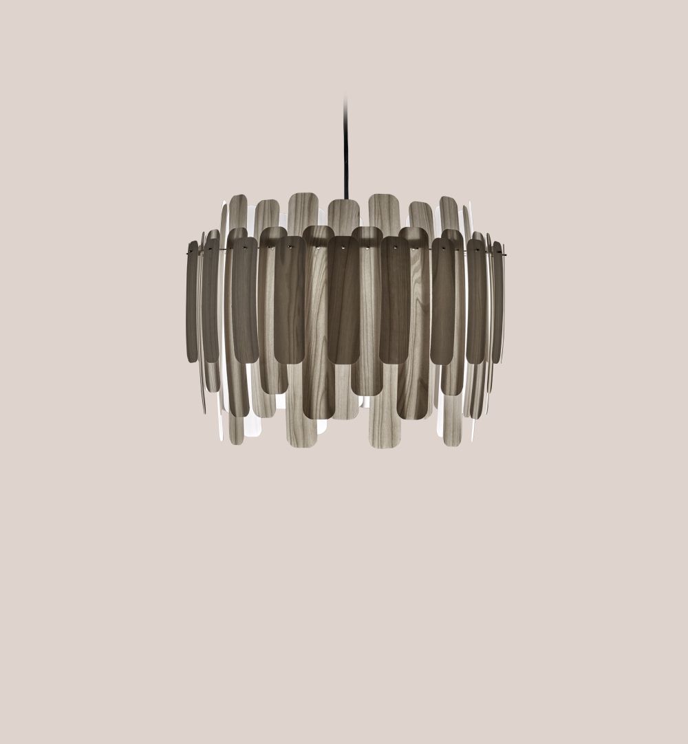 Graue Maruja Pendelleuchte von LZF Lamps: Moderne Hängelampe mit Holzlamellen für stilvolle Beleuchtung.