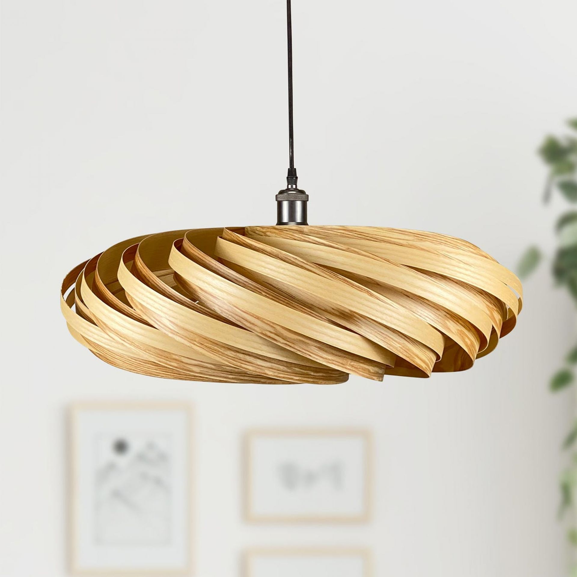 Veneria Hängeleuchte aus Olivesche, moderne Holzlampe mit spiralförmigem Design für Wohnzimmer und Esszimmer.