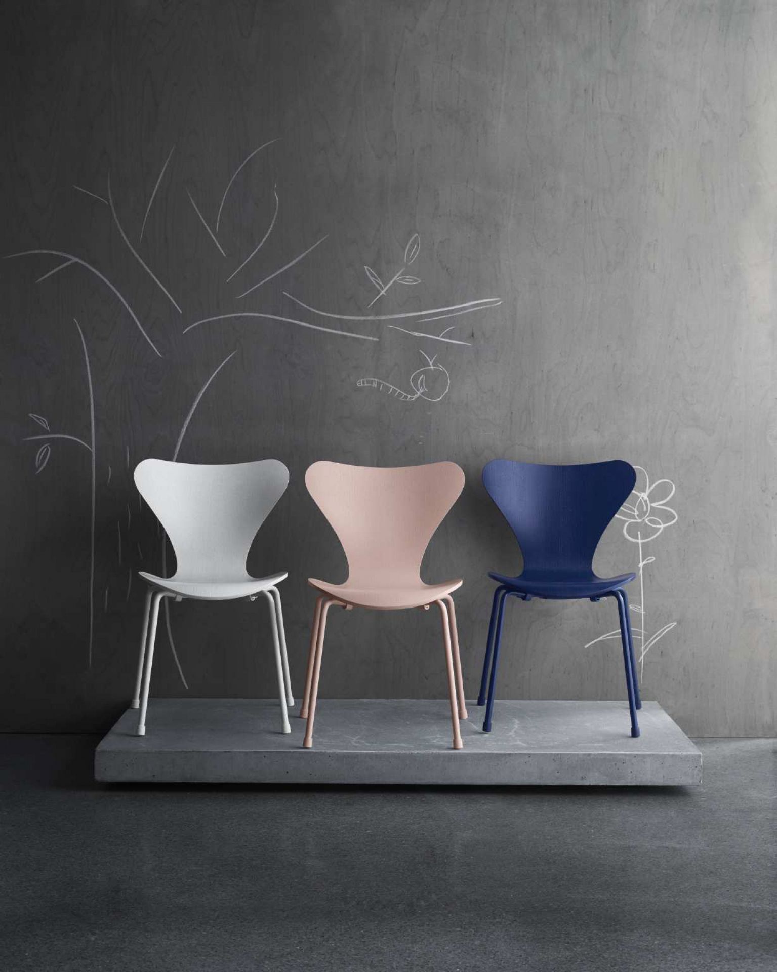 Siebener / Serie Stuhl 3107 WEISS LACKIERT / Gestell VERCHROMT Fritz Hansen EINZELSTÜCKE